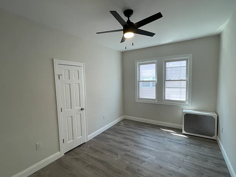 17 Conover Ave #2R — Photo 9