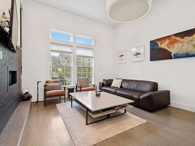 39 Elmwood St #3 — Photo 12