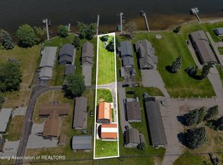 9220 Junebug Ln, Houghton Lake, MI 48629