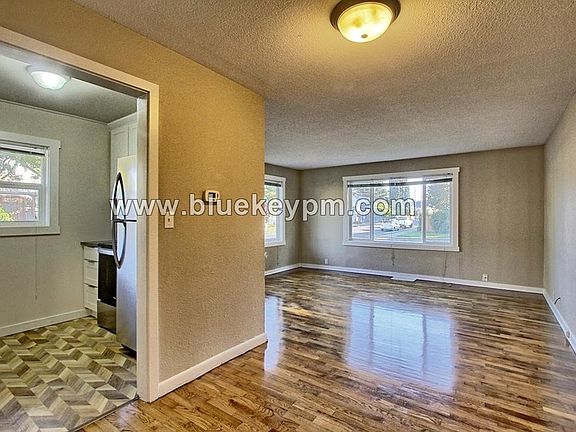 3rd image of 1900 Grant St