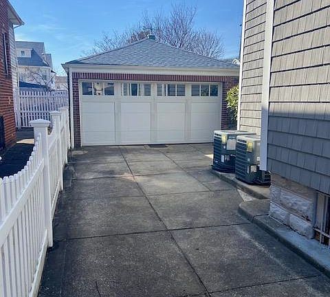 5th image of 8416 96th St #1