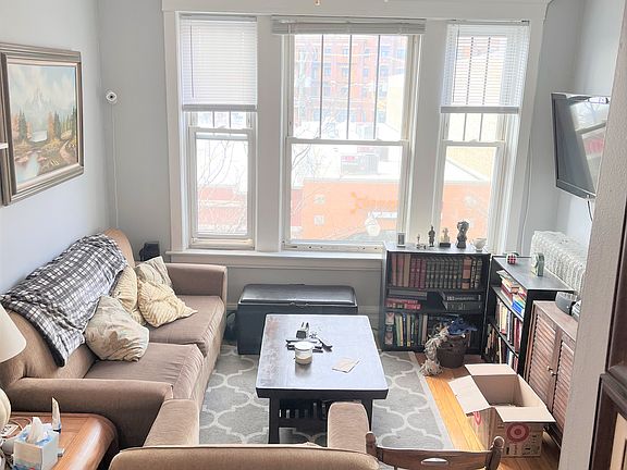 5th image of 4725 N Lincoln Ave APT 3F