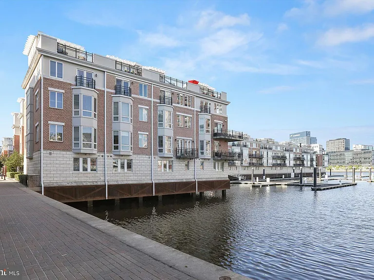 921 Valencia Ct #120 — Photo 96