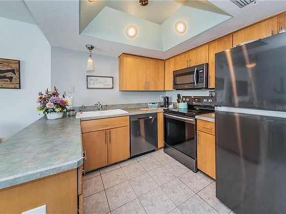 5th image of 200 Meres Blvd APT 19