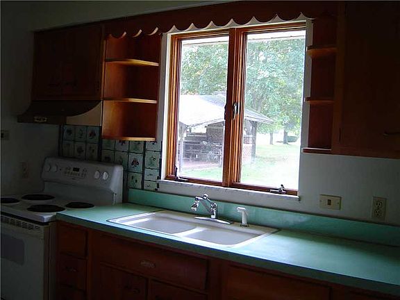5th image of 112 Forest Ln