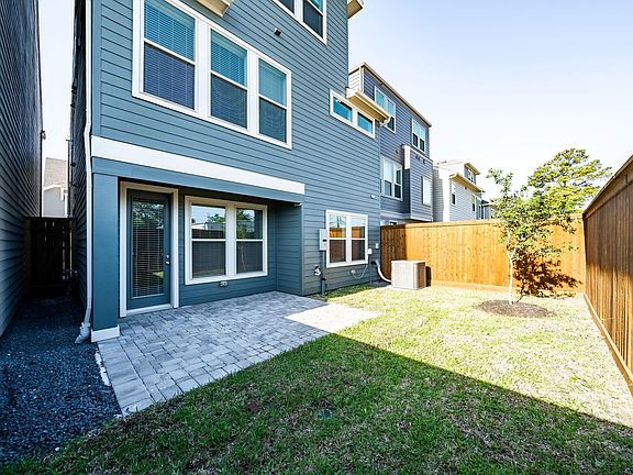 4th image of 10916 Brambling Wood Dr