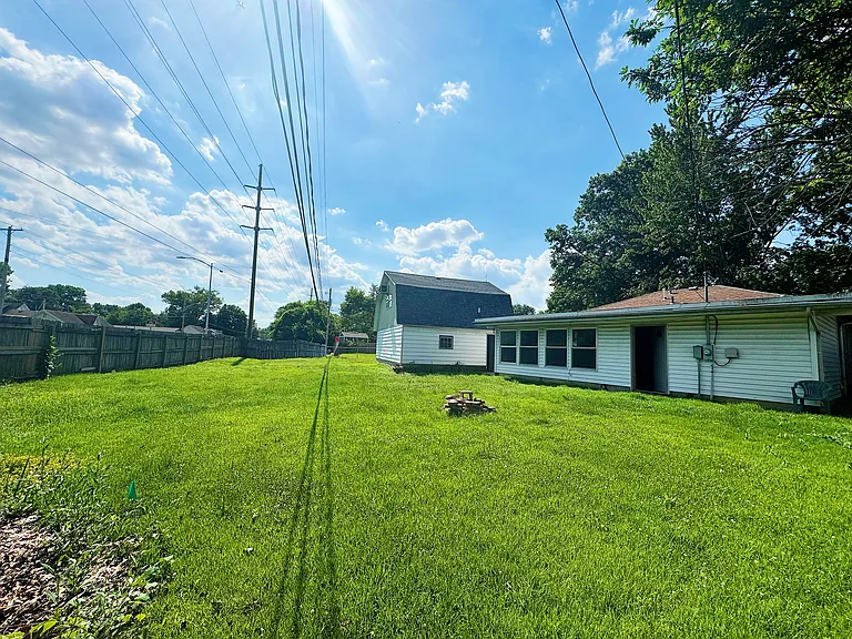 2621 Ravenswood Ct — Photo 2
