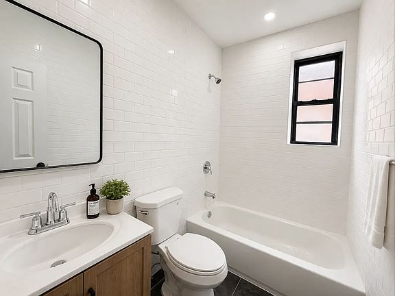 4th image of 67 Tapscott St #2BB