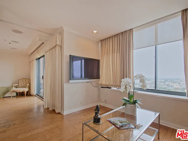 10724 Wilshire Blvd #1001 — Photo 4