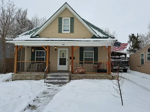 250 Ann St, Chadron, NE 69337