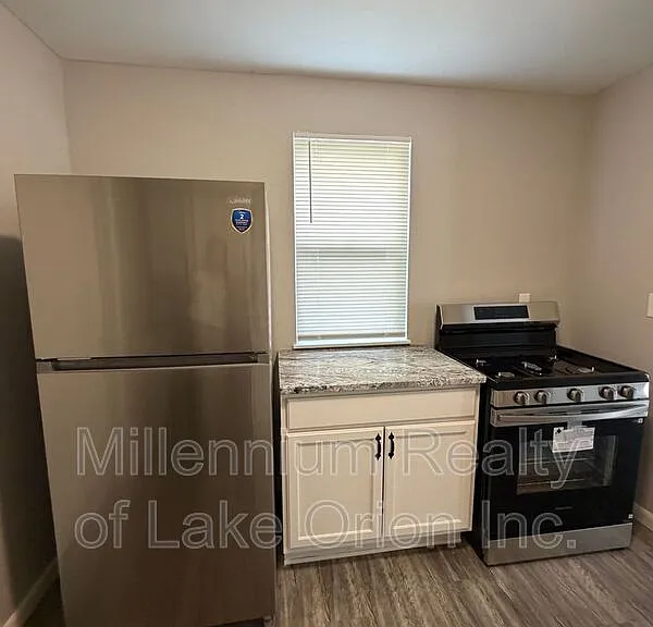 735 E Milton Ave — Photo 4