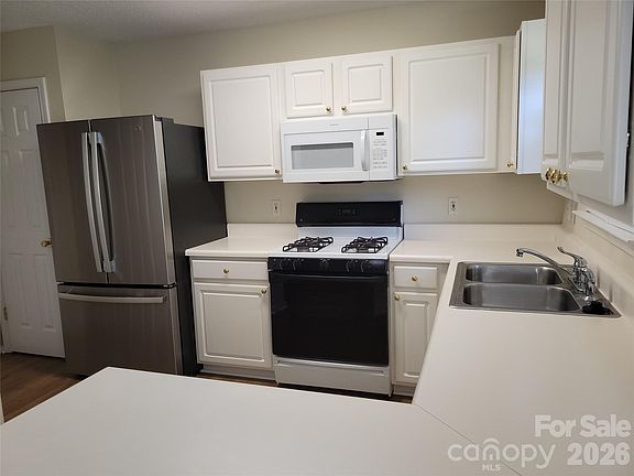 4th image of 3314 Arbor Pointe Dr