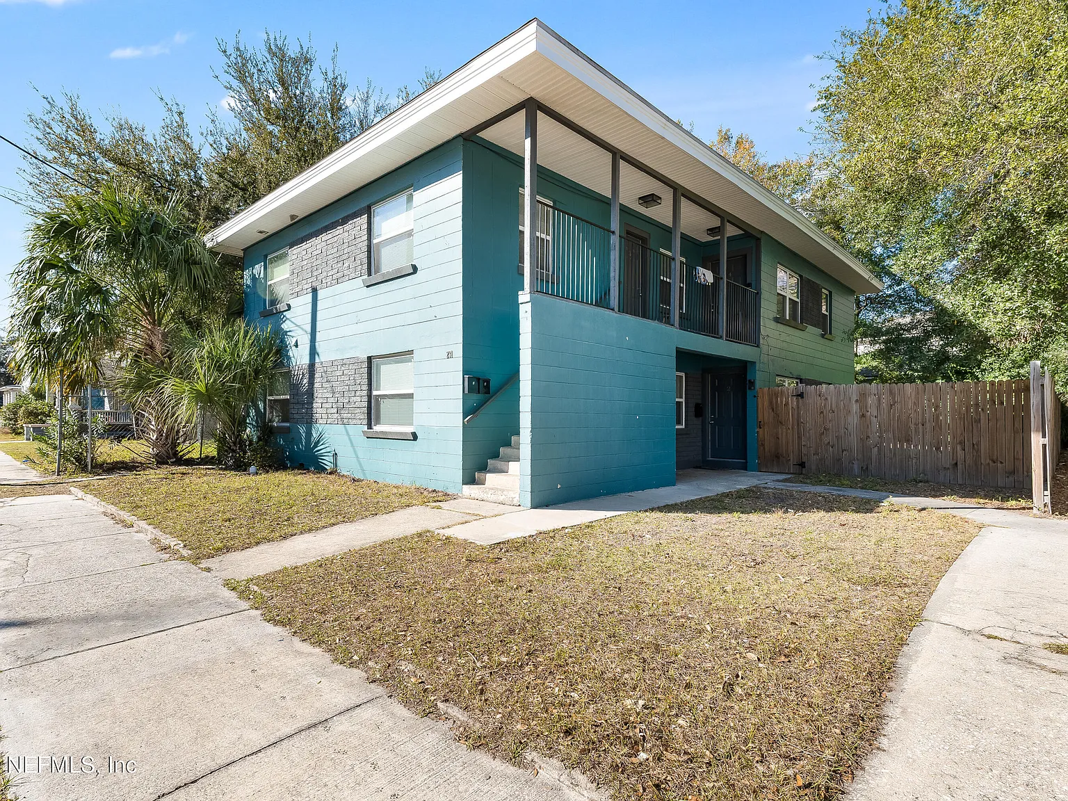 2 bed, 1.0 bath, 690 sqft, $1,050 — Photo 1