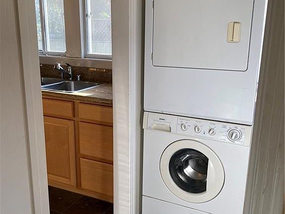 3rd image of 13125 Chandler Blvd