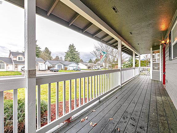 5th image of 223 Sparks Dr