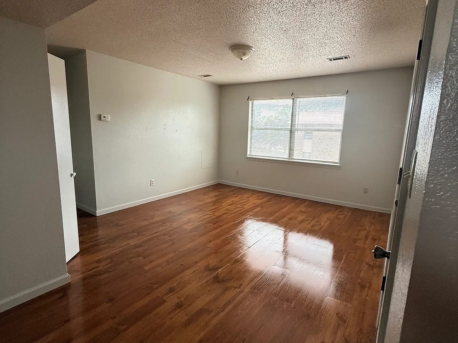 2 bed, 850 sqft, $750 — Photo 4