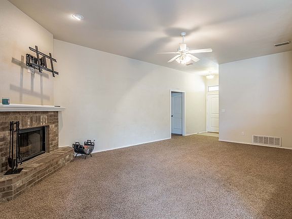 4th image of 810 Nolan Ryan Dr