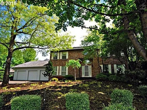 8004 SW Edgewater E photo 1