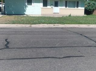 832 Hillcrest Rd, Cheyenne, WY 82001