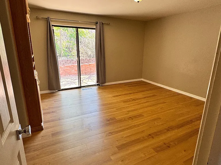 240 N 300 E — Photo 5