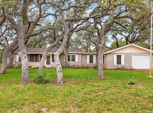 1521 S Mathis St, Rockport, TX 78382