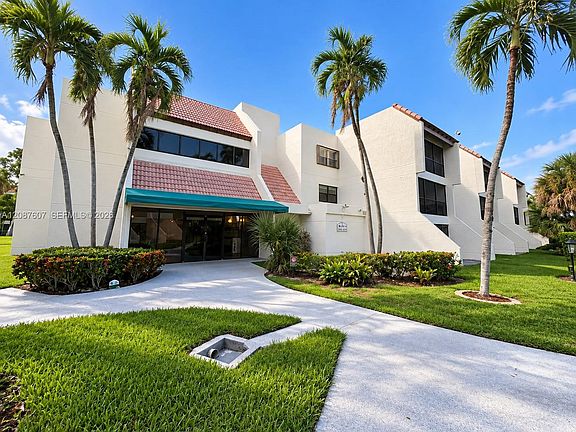 2nd image of 301 Racquet Club Rd APT 310