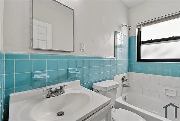 1257 W 35th St — Photo 10