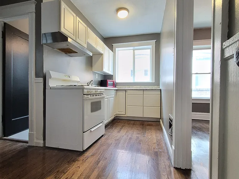 1537 McCausland Ave #2N — Photo 6