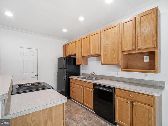 4th image of 104 Acorn Dr