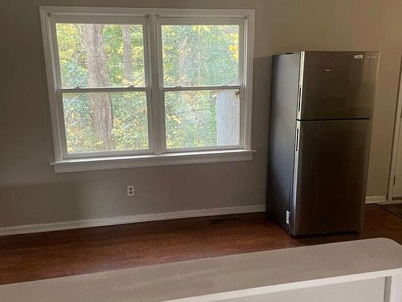 3rd image of 3018 Cedarhurst Dr #1
