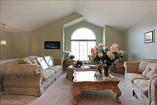 3rd image of 1564 Amberly Dr SE