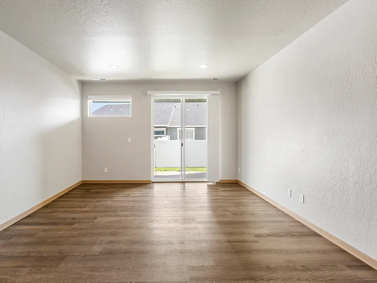 1366 Sq Ft Livingroom