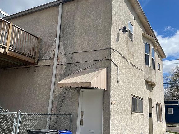 4th image of 935 Geranium Ave E