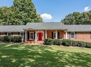 290 Riveroak Cir, Inman, SC 29349