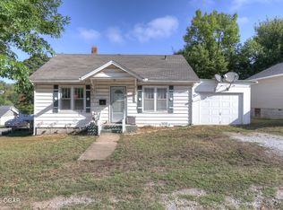 528 W Spring St, Neosho, MO 64850