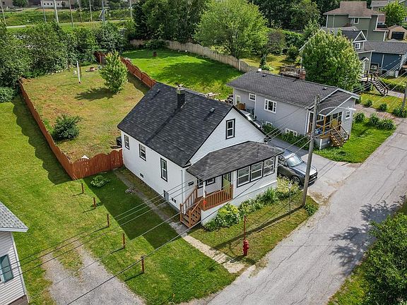 3rd image of 13 Pleasant Street