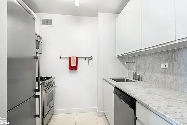 Rented by Brown Harris Stevens | media 23