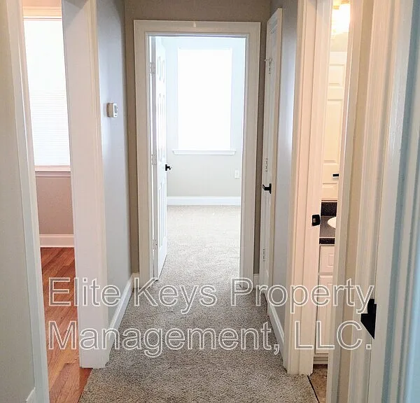 814 11th St — Photo 16