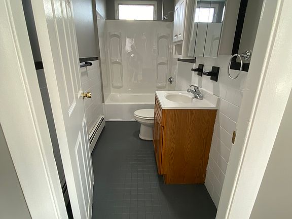 5th image of 55 Potter St Unit 1