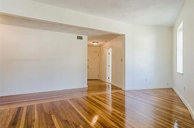 3 bed, 1.5 bath, 1140 sqft, $3,800 — Photo 3