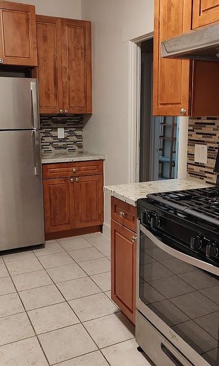 1st image of 2821 I St APT 2