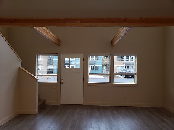 4th image of 18 W Pointe Dr #3B-2BA-1296SQFT