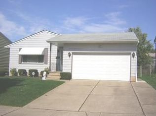 14827 Rochelle Dr, Maple Heights, OH 44137