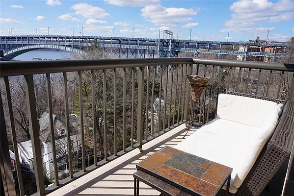 Sold by R New York | media 2