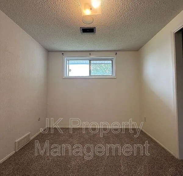 921 Avenue B NW — Photo 21