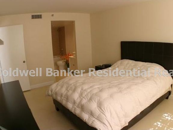 5th image of 1621 Collins Ave APT 606