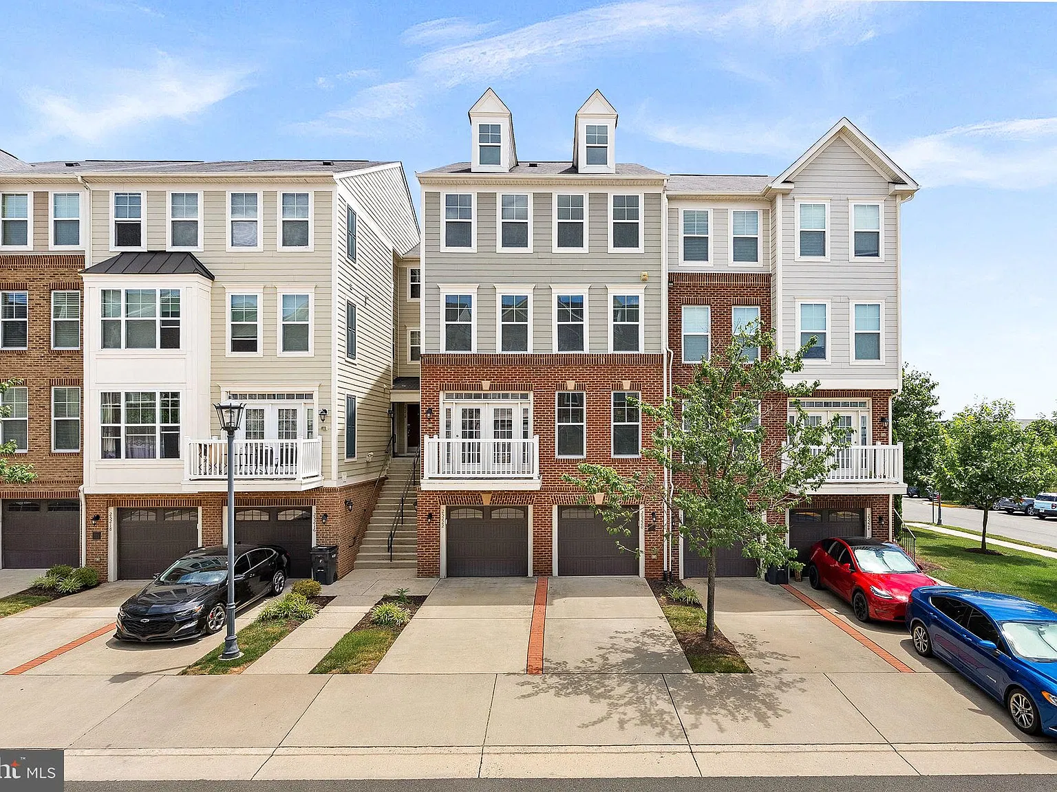 East Gate 3 Condominium — Photo 1
