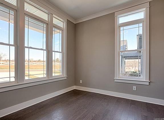 4th image of 118 Sisters Cove Ct