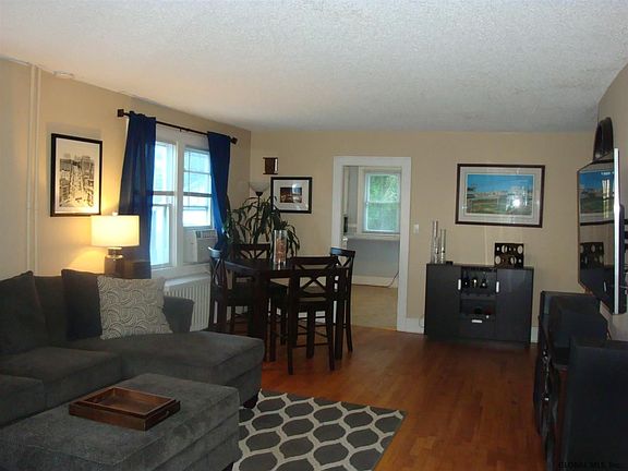 5th image of 97 Crescent Dr