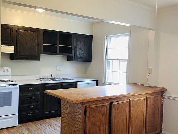 4th image of 530 Olde Greenwich Cir